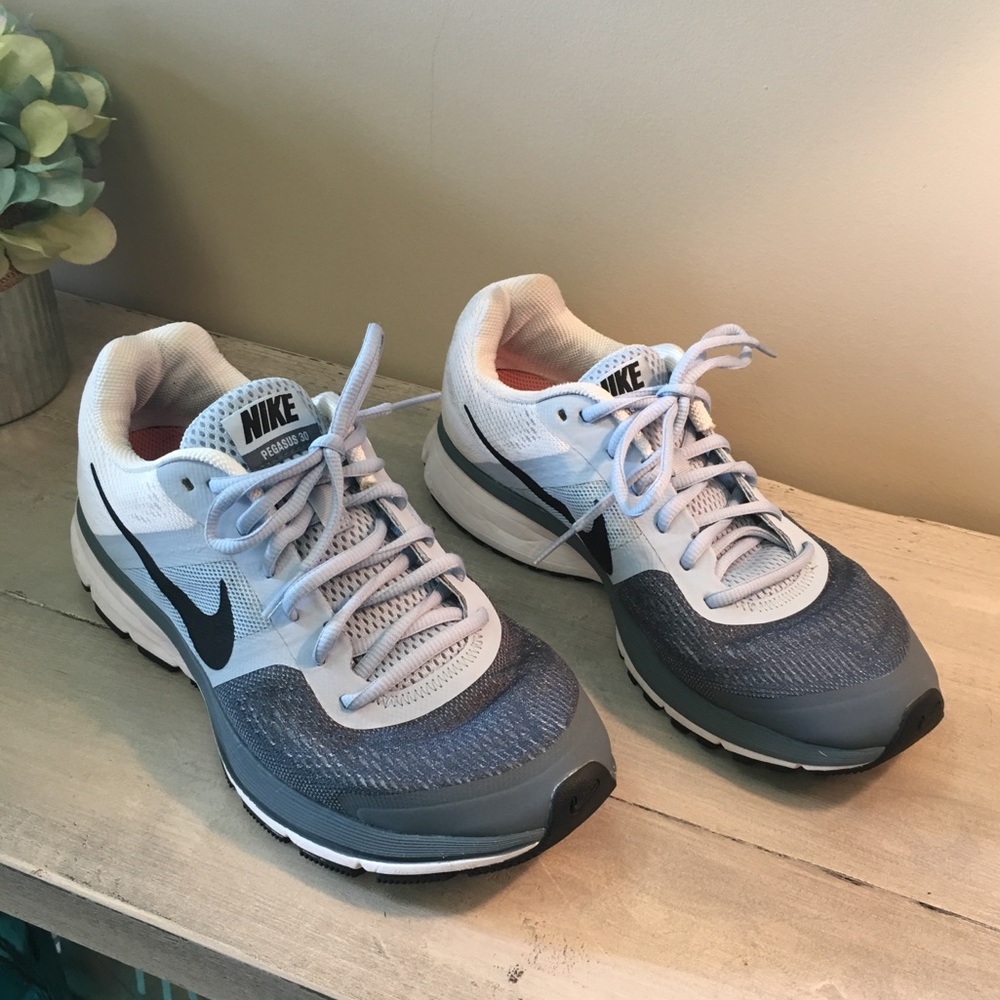 Nike Air Pergasus 30 tennis shoes